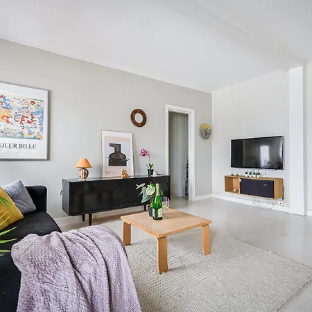 Central & Charming - 67sqm - 5pax Апартаменты *