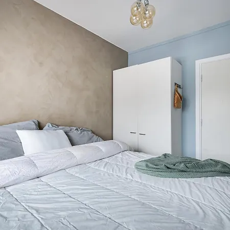 Central & Charming - 67sqm - 5pax Апартаменты *